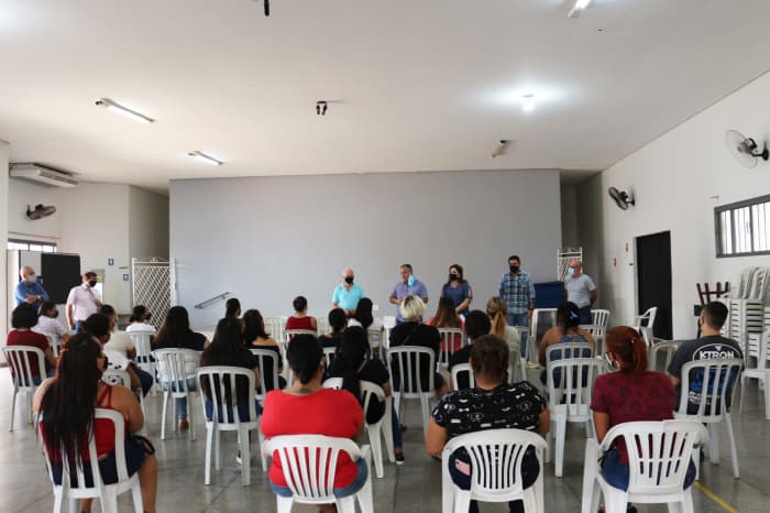 Vice-prefeita de Jales se reúne com selecionadas para o Programa Bolsa Trabalho