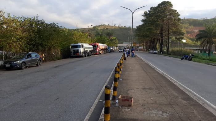 Caminhões tanque iniciam paralisação em pelo menos três estados