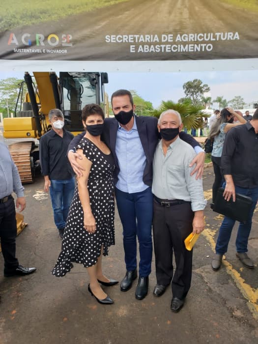 Presidente e vereadores da Câmara Municipal de Santa Salete participam do lançamento do Programa Melhor Caminho, do governo estadual
