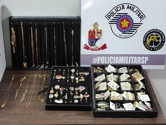 Polícia Militar recupera mostruários de joias avaliados em R$ 30 mil