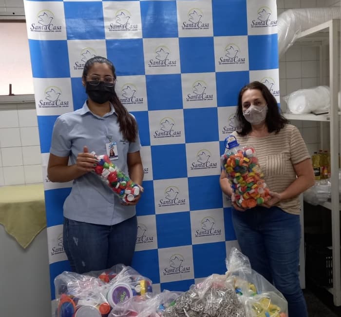 Alunos do curso de Pedagogia da Unijales doam milhares de tampinhas para Santa Casa de Jales