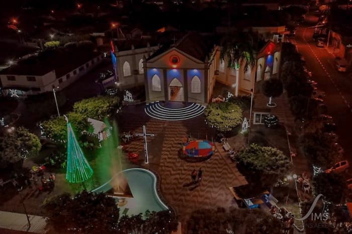 Aparecida D’Oeste inaugura suas luzes de Natal e atrai turistas para o município