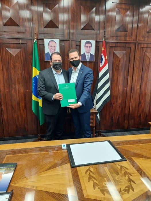 Jales recebe duas caminhonetes do Programa Segurança no Campo do governo estadual