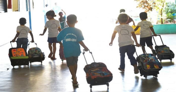 Mochilas escolares podem prejudicar a saúde da coluna das crianças e adolescentes
