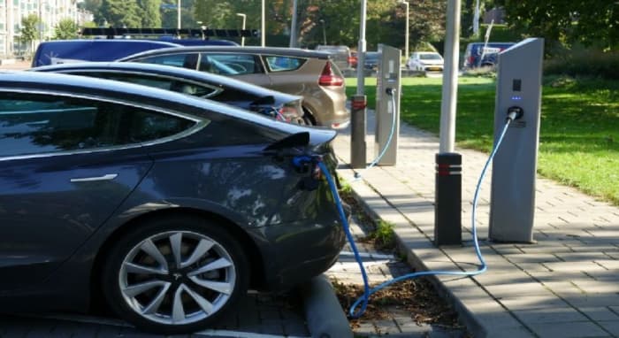 Os carros elétricos representam uma revolução tecnológica no país