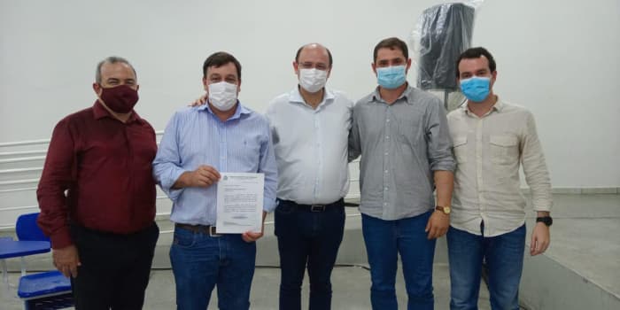 Prefeito Alex Ribeiro protocola ofício para melhoria de prédios de ensino de Turmalina