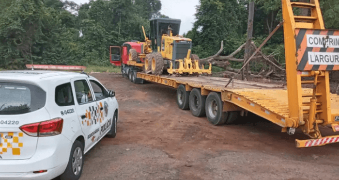 Polícia Militar apreende trator roubado que estava vindo para Jales