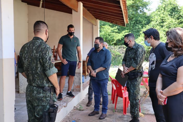 Sede da Polícia Ambiental de Jales recebem visita do prefeito Luis Henrique e da vice Marynilda
