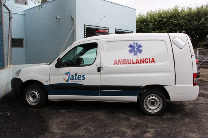 Prefeitura de Jales recebe mais uma ambulância para transporte de pacientes