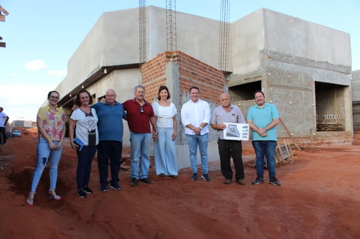 Prefeito Luis Henrique visita construção de Centro de Hemodiálise que vai atender Jales e mais 21 cidades da região