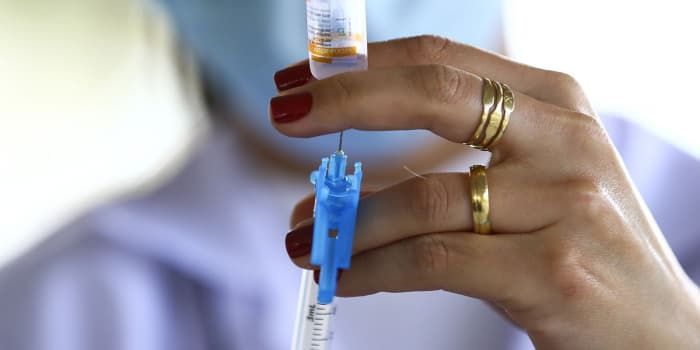 Ministério da Saúde anuncia quarta dose de vacina contra Covid-19 para pessoas acima de 40 anos