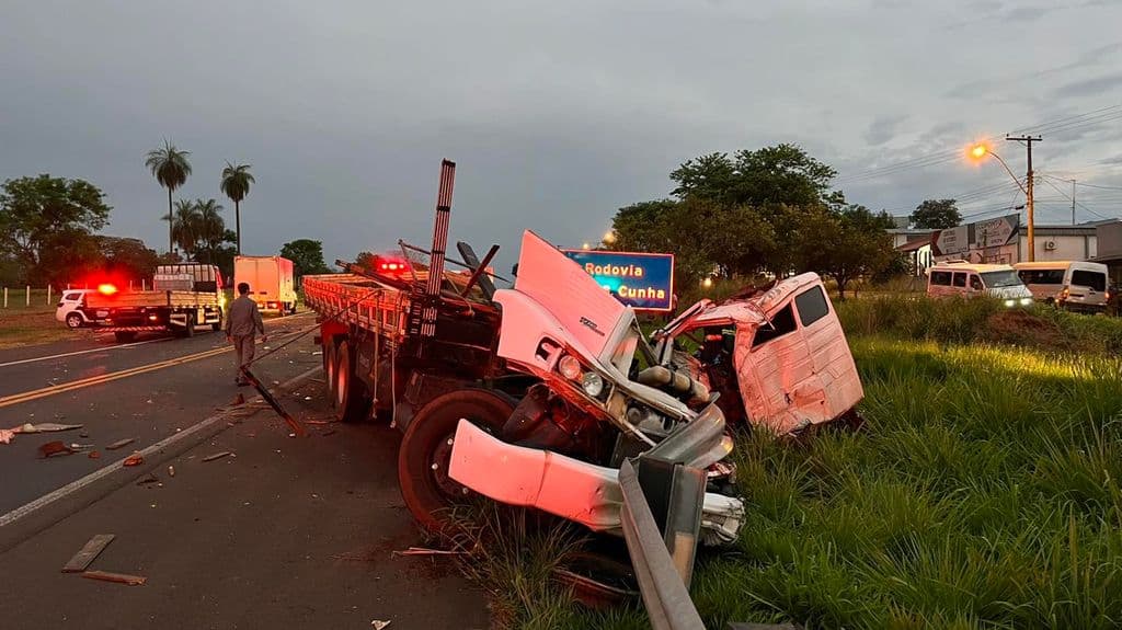 Acidente deixa trânsito lento na rodovia Feliciano Sales Cunha, próximo ao trevo de acesso a Monte Aprazível