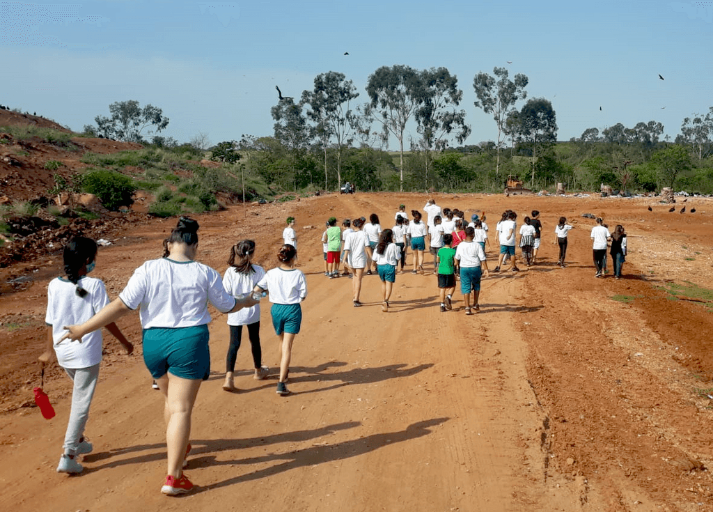 Alunos da EM Professora Iracema Pinheiro Candeo visitaram o Aterro Sanitário de Jales