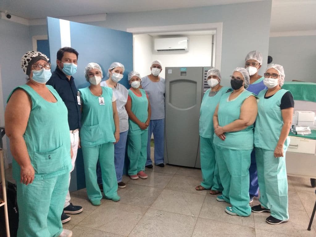 Colaboradores do Centro Cirúrgico passam por treinamento de novo equipamento