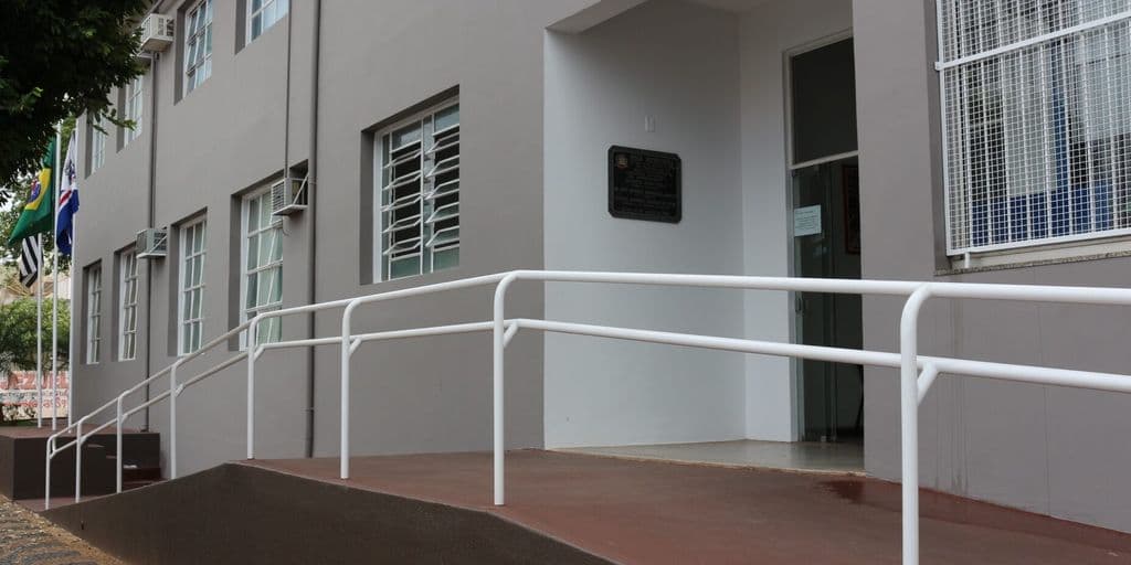 Prefeitura presta informações sobre terceirizada de serviços de enfermagem e farmácia em Jales