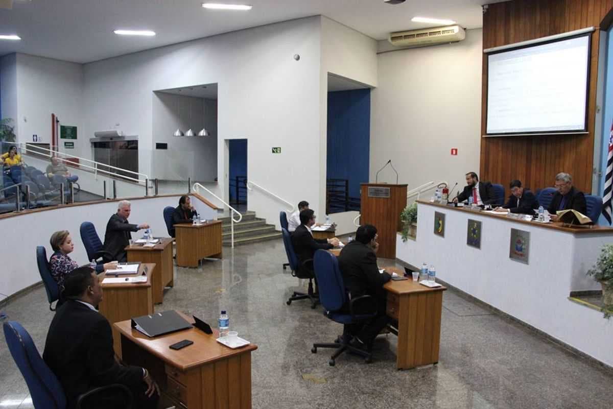 Vereadores pedem contratação de auxiliares de saúde bucal em Jales