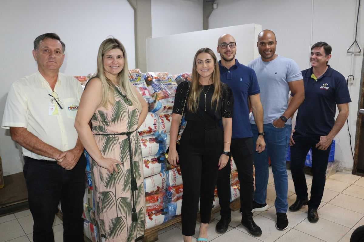 Amigos e empresários do projeto Doar Faz Bem se unem e doam cestas de alimentos ao Fundo Social de Solidariedade