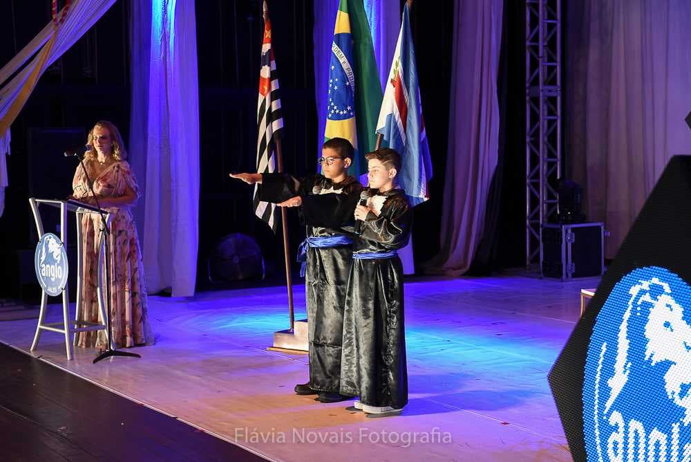“Anglo nos Tempos da Brilhantina” foi tema da formatura do Anglo de Jales