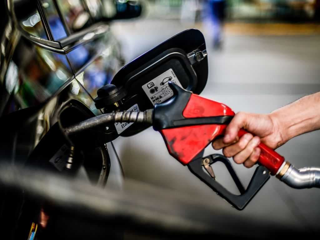 Entenda como a redução de preços de combustíveis para as distribuidoras afeta os valores cobrados nos postos