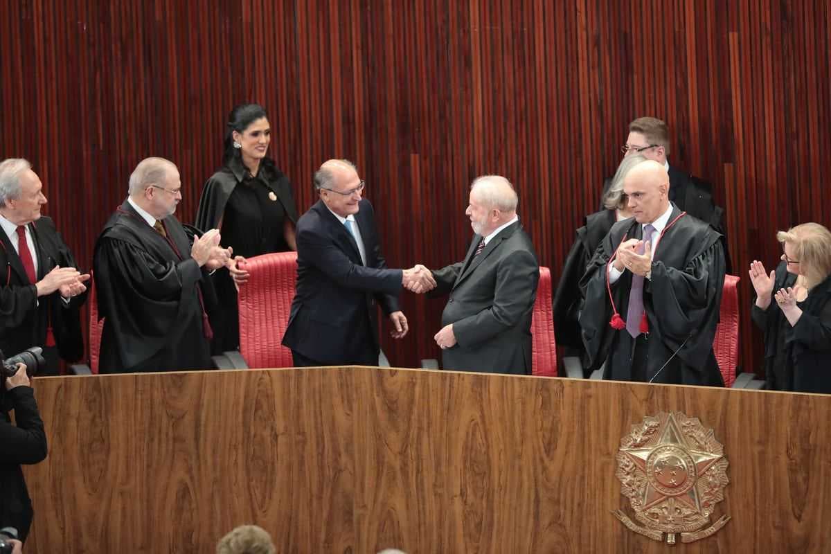 Lula e Alckmin são diplomados no TSE como presidente do Brasil e vice