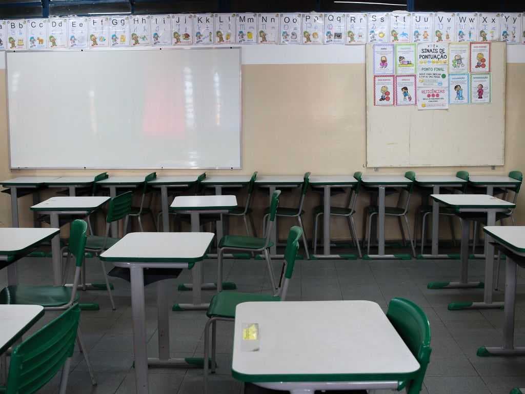 Ministro da Educação anuncia reajuste de 14,95% no salário dos professores