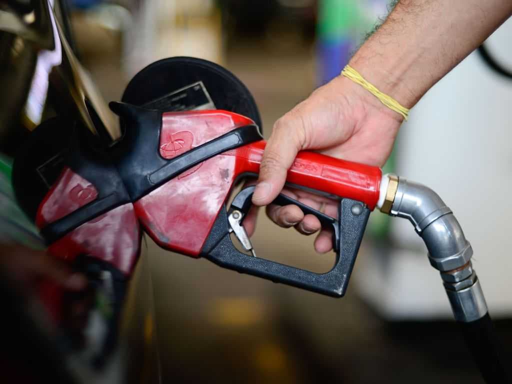 Preço da gasolina sobe em muitos postos do país, mesmo com isenção de impostos; em Jales, preços não sofreram alteração