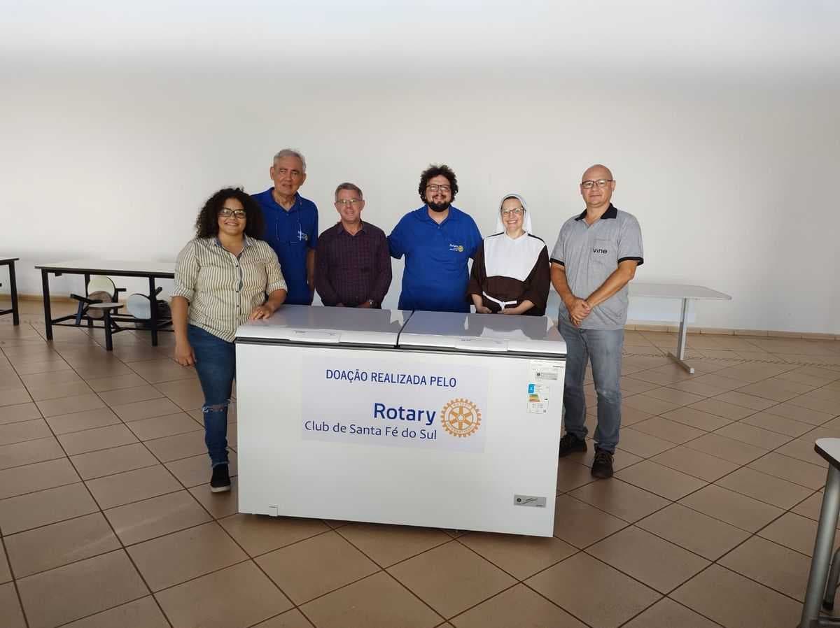Rotary Club de Santa Fé do Sul doa eletrodoméstico para Lar Madre Paulina