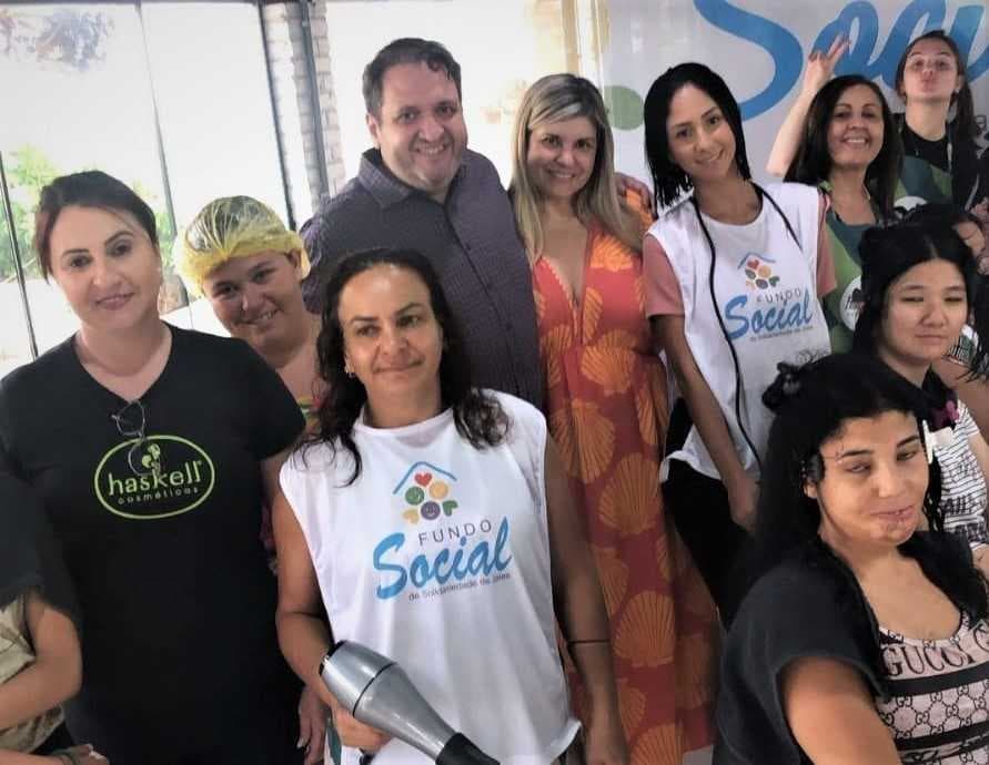 Fundo Social de Jales certifica alunos do curso de auxiliar de cabeleireiro e anuncia novas capacitações