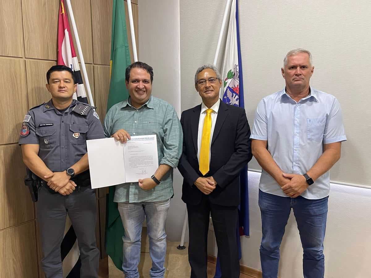 Luis Henrique assina termo de intenção de implantação de câmeras de segurança em Jales
