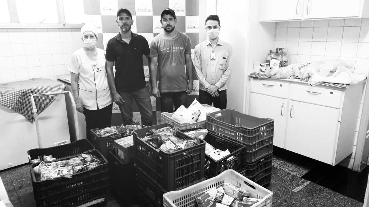 Moradores de Dolcinópolis realizam jogo de futebol solidário e arrecadam alimentos para Santa Casa de Jales