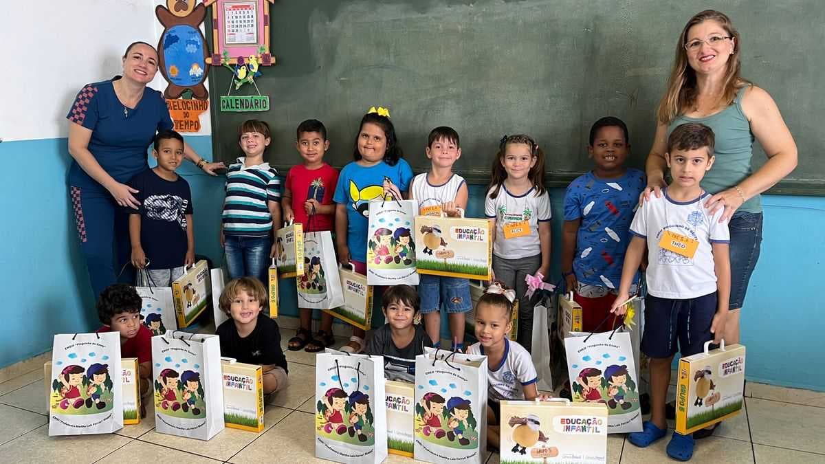 Secretaria de Educação de Urânia inicia ano letivo 2023 com entrega de material escolar