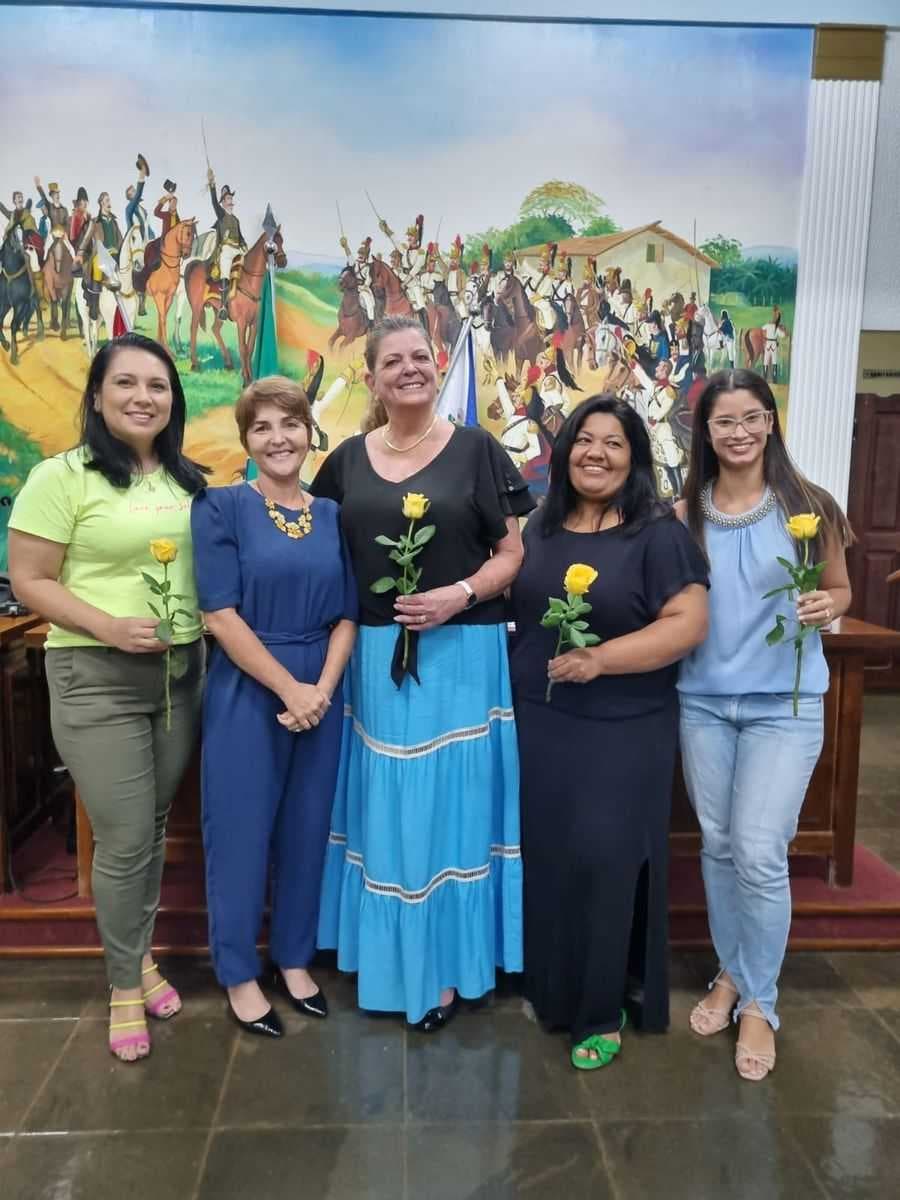 Câmara de Urânia homenageia mulheres do município