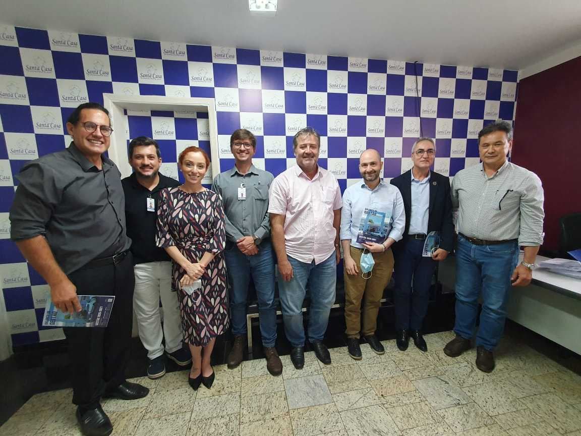 Santa Casa de Jales recebe representantes de instituições de ensino superior da região