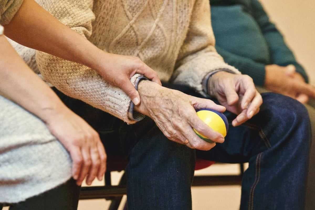 Tratamento para Parkinson com tecnologia inovadora avança em fase de testes