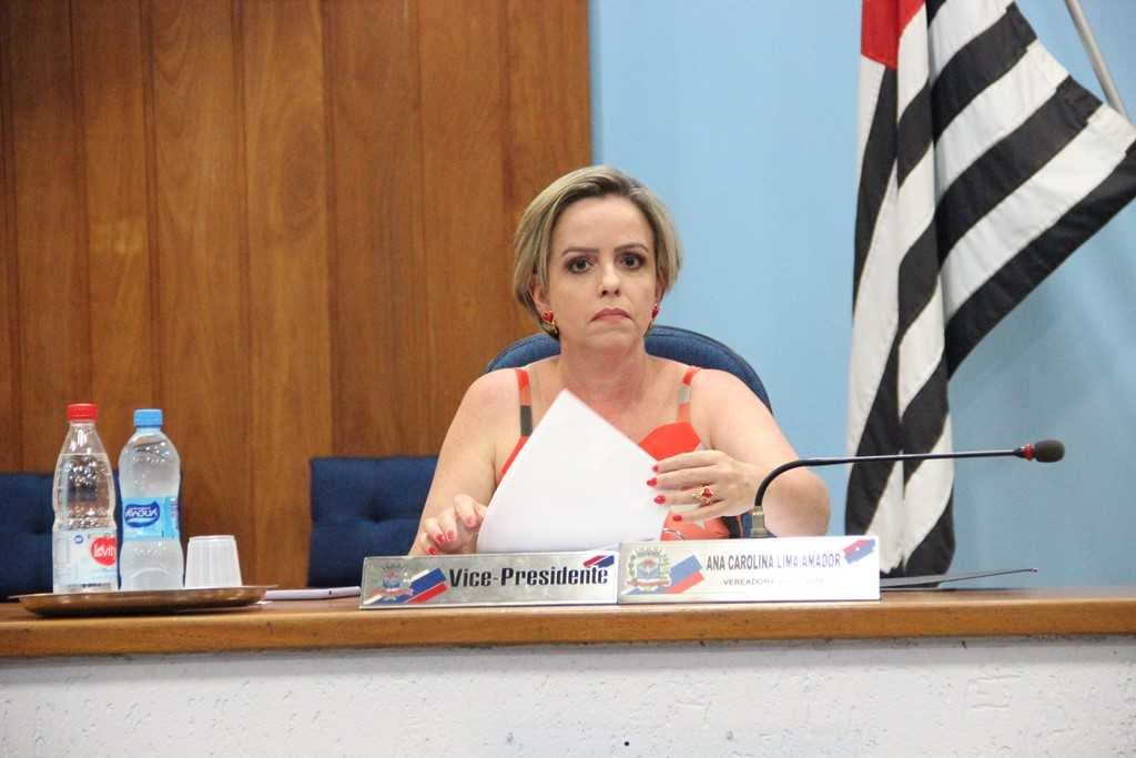 Carol Amador quer informações de seleção de apoio estudantil