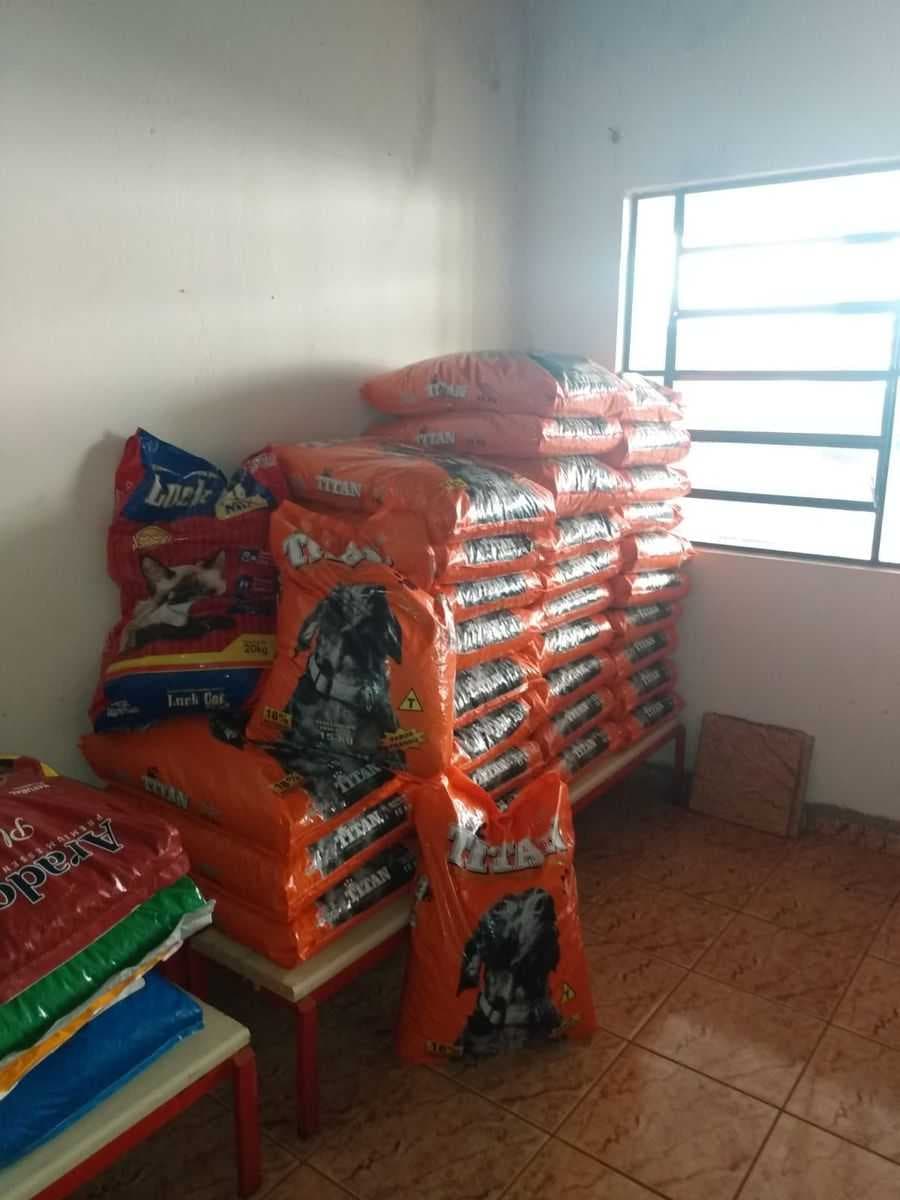 Governo Municipal de Rubineia realiza doação de ração a cuidadores de animais