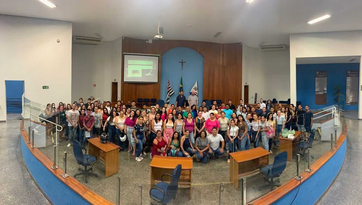 Padre Eduardo Lima ministra palestra sobre a Missão UNIVIDA aos alunos do UNIJALES