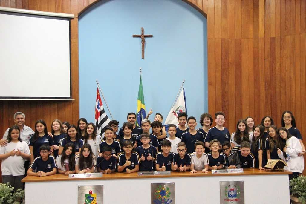 Alunos de colégio de Jales visitam Câmara Municipal