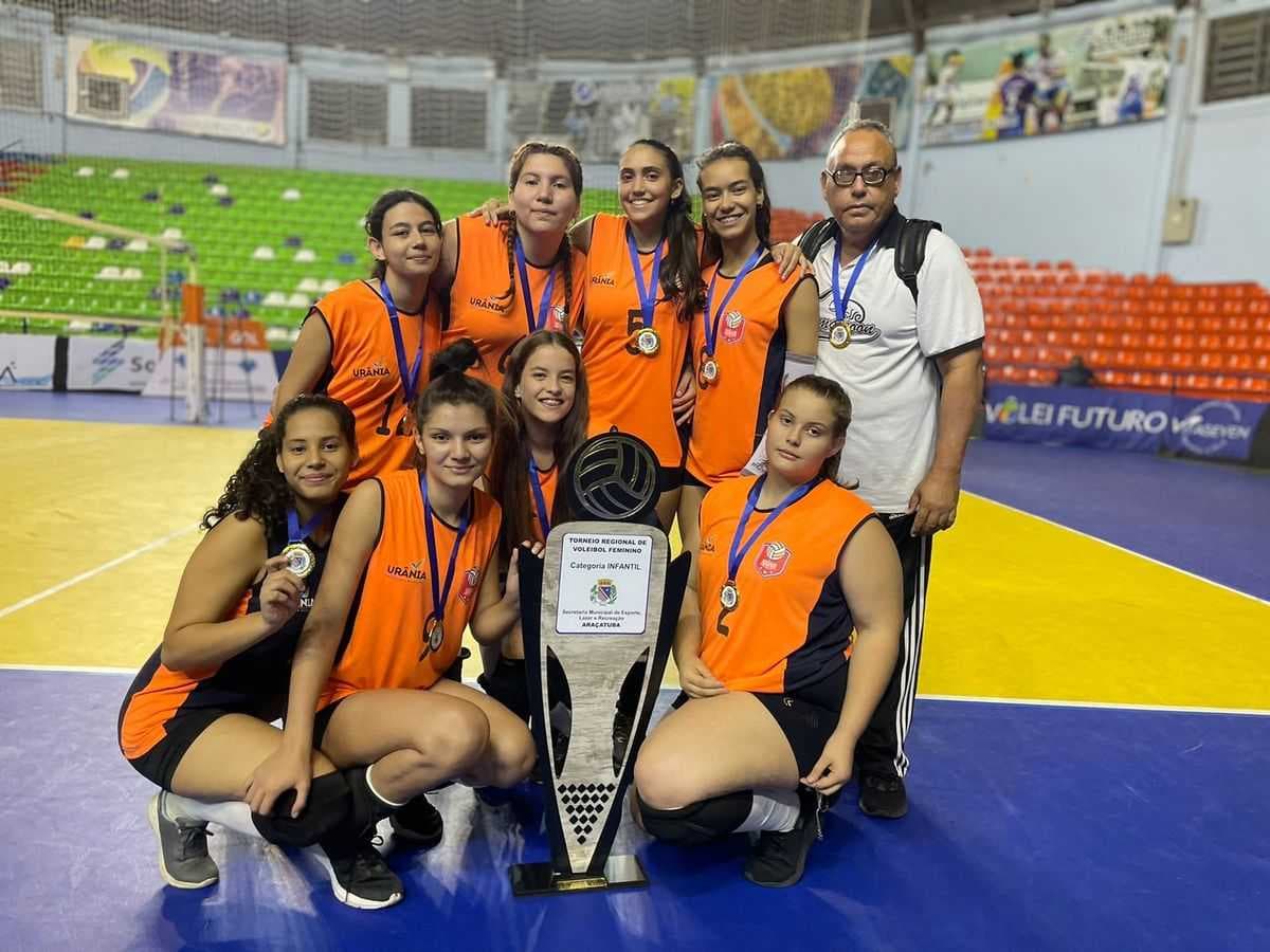 Equipes de vôlei feminino de Urânia são campeã e vice em Torneio Regional
