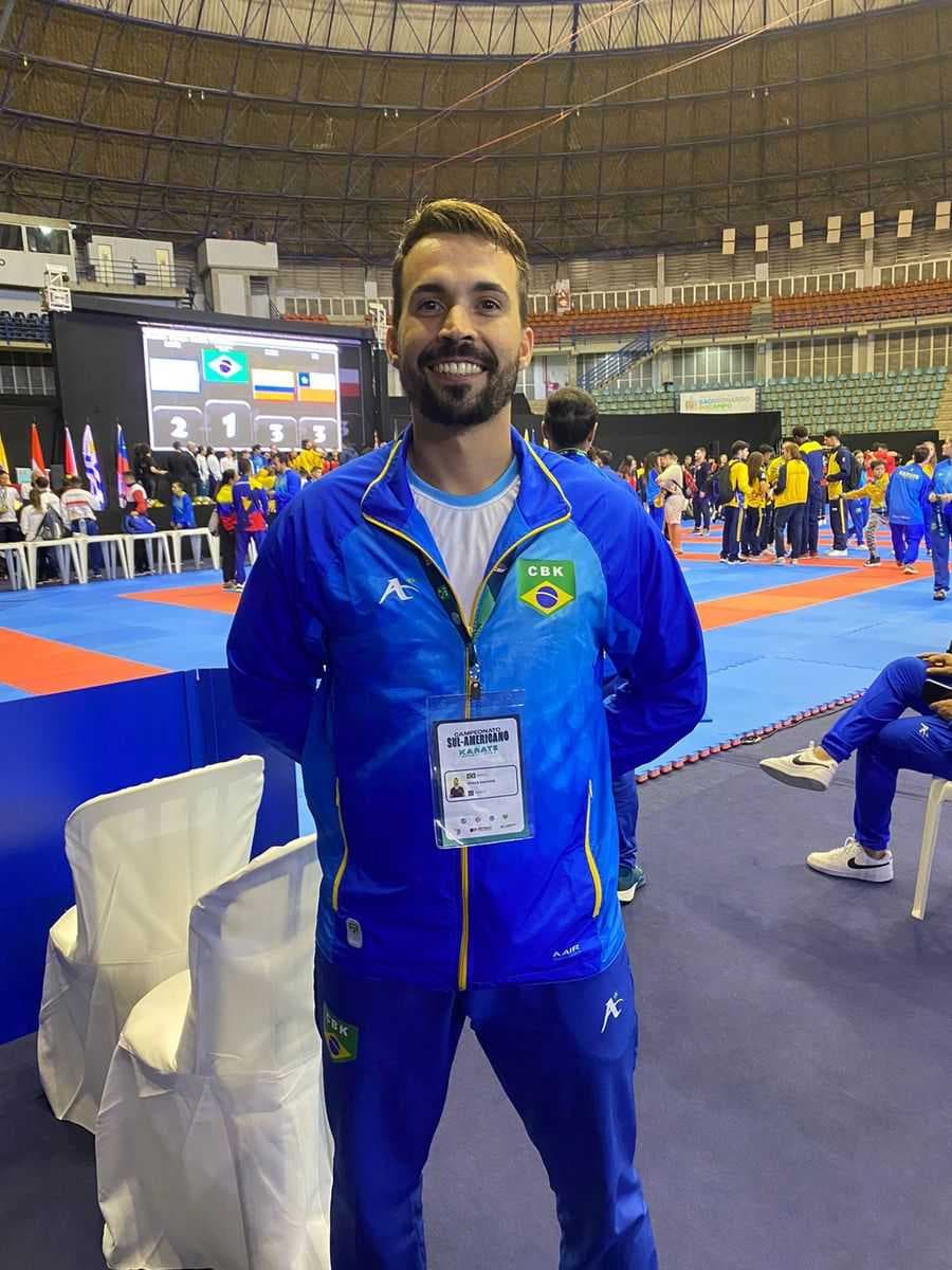 Professor de Jales atua como técnico da seleção brasileira de karate em evento internacional