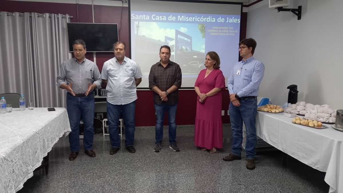 Autoridades da regional de saúde de Jales se reúnem na Santa Casa da cidade