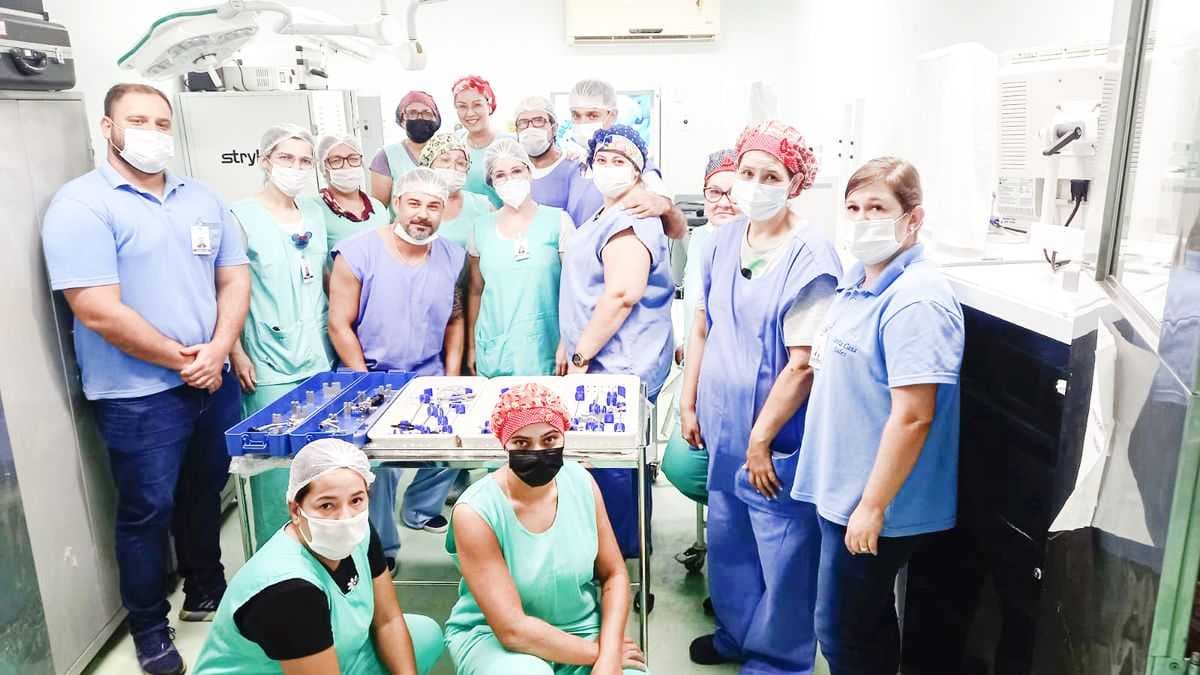 Colaboradores do Centro Cirúrgico realizam treinamento dos novos equipamentos de Urologia