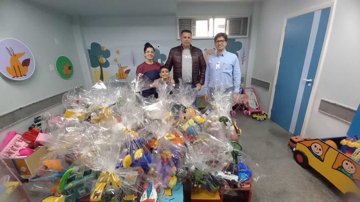 Criança realiza doação de brinquedo para Santa Casa de Misericórdia de Jales