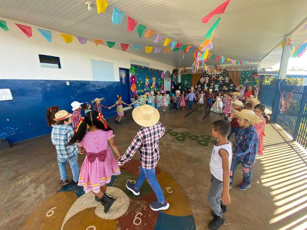 Escolas Municipais de Urânia realizam festas juninas