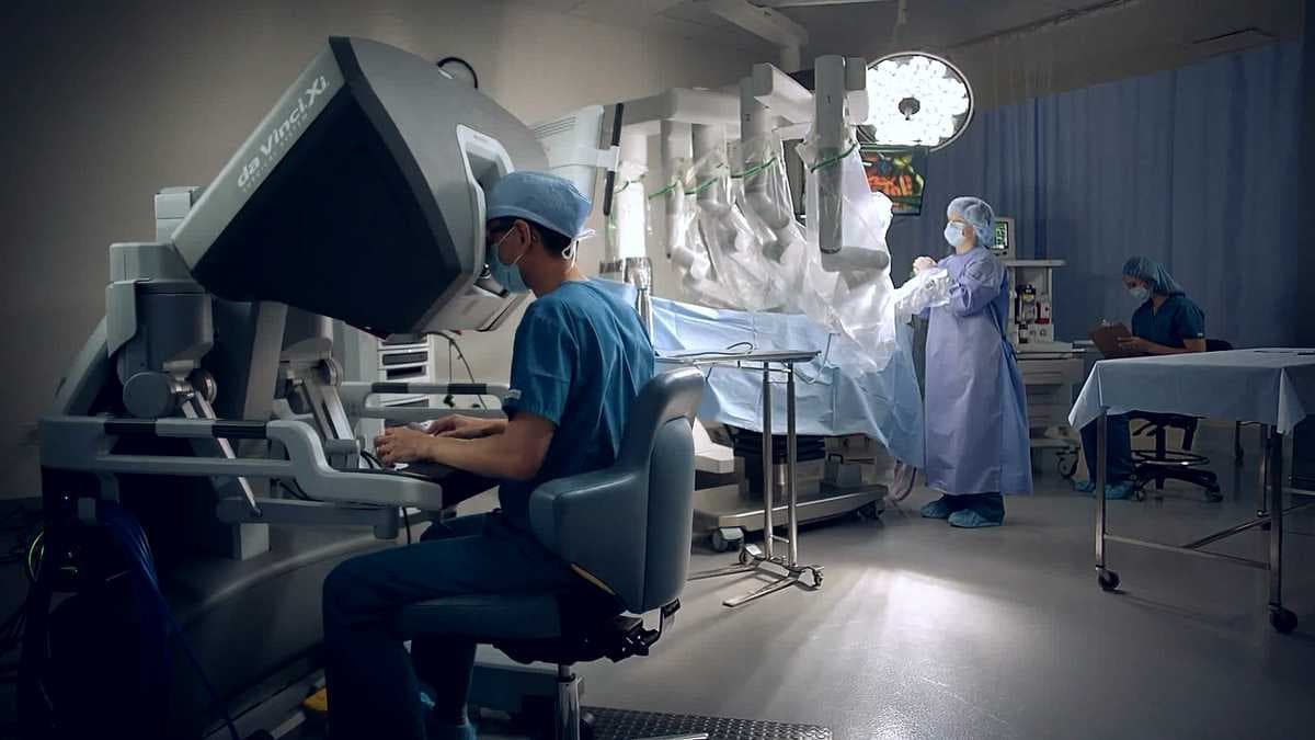Hospital de Base de Rio Preto inicia cirurgia robótica em paciente do SUS