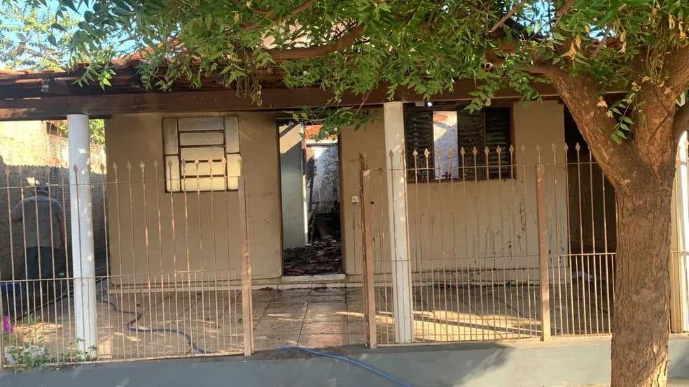 Incêndio em casa mobiliza bombeiros em bairro de Sud Mennucci