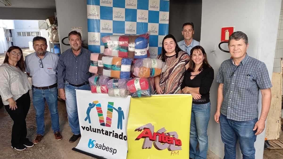 Santa Casa de Jales recebe doação de mantas da Campanha do Agasalho