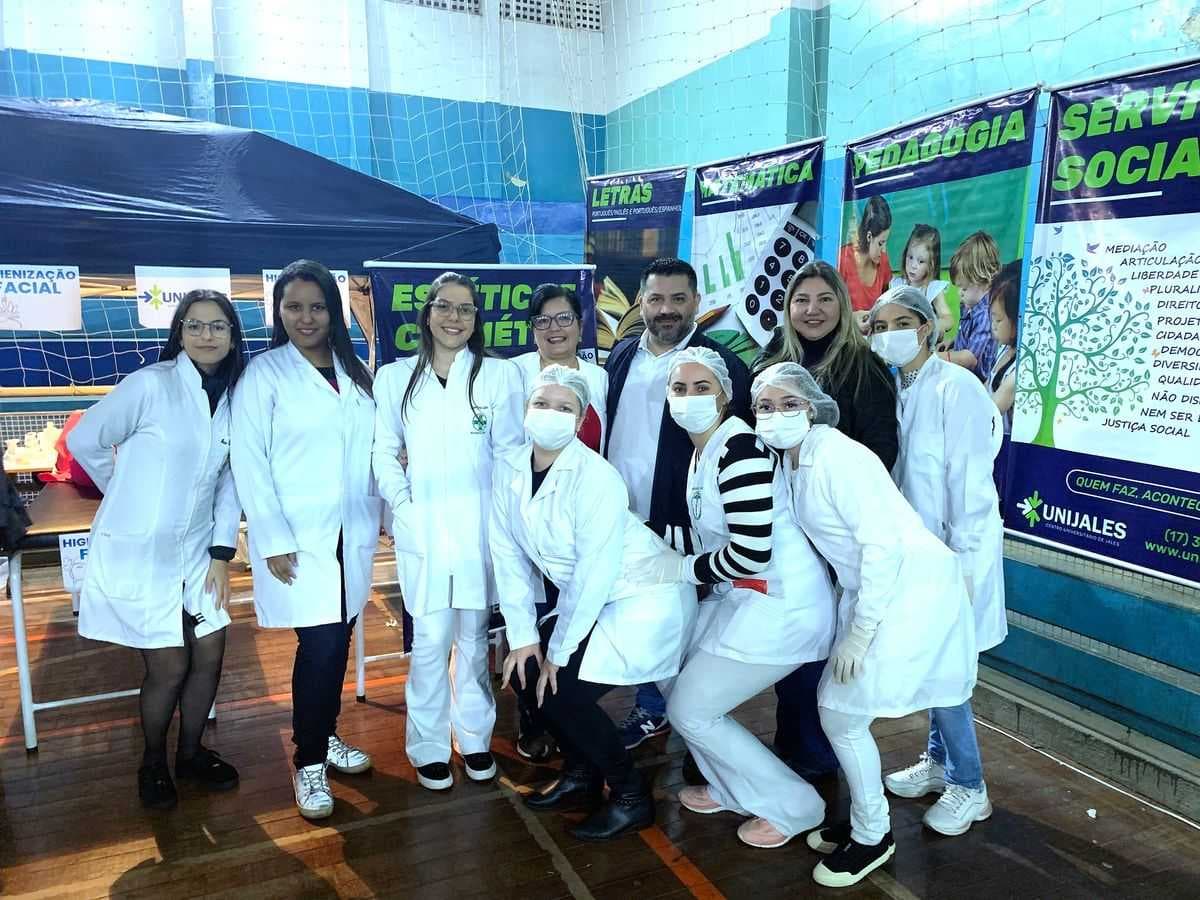 UNIJALES participa da 2ª Feira de Profissões em escola de Santa Fé do Sul