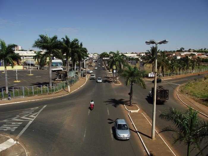 Afundamento do asfalto na Avenida João Amadeu vira assunto entre Prefeitura e Câmara