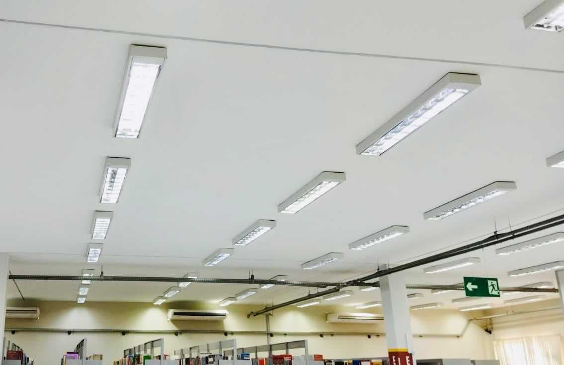 Biblioteca e outros prédios públicos de Turmalina recebem lâmpadas de LED
